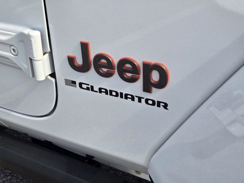 Used 2024 Jeep Gladiator Mojave image 7