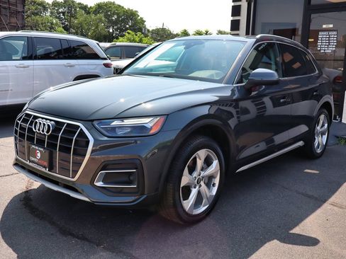 Used 2021 Audi Q5 2.0T Premium Plus w/ Premium Plus Package AWD/4WD image 2