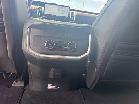 Used 2025 Ford Expedition Max Platinum image 11