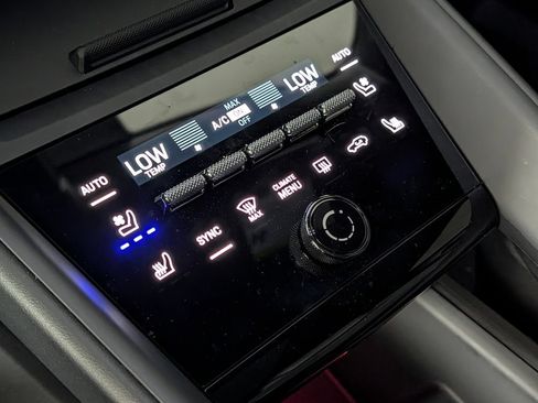 Certified 2025 Porsche Macan 4S Electric AWD/4WD image 32