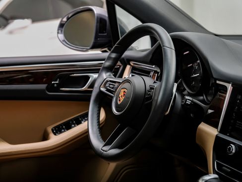Used 2023 Porsche Macan w/ Premium Package Plus AWD/4WD image 18