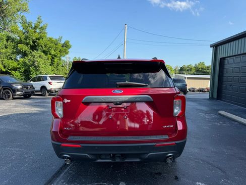 Used 2024 Ford Explorer XLT w/ Equipment Group 202A AWD/4WD image 5