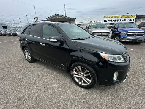 Used 2014 Kia Sorento SX w/ 3rd Row Package image 2