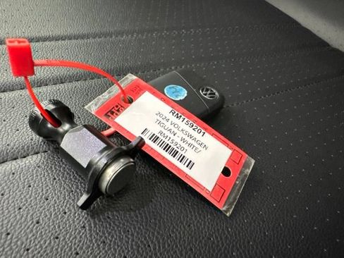 Used 2024 Volkswagen Tiguan SE FWD image 31
