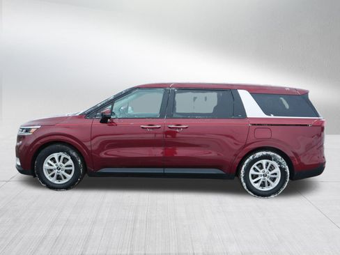 Certified 2024 Kia Carnival LX image 4