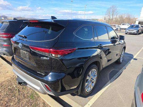 Used 2021 Toyota Highlander Limited image 2
