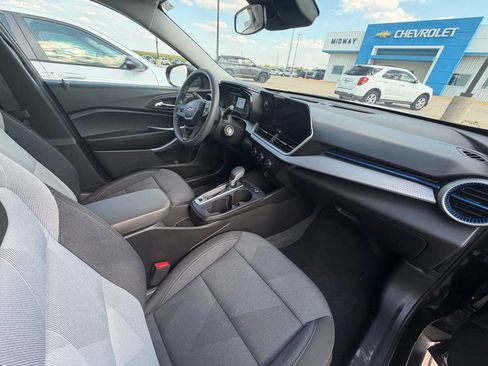 Used 2026 Chevrolet Trax LS FWD image 25