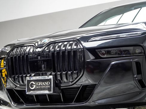 Used 2023 BMW 760i xDrive w/ Executive Package AWD/4WD image 2