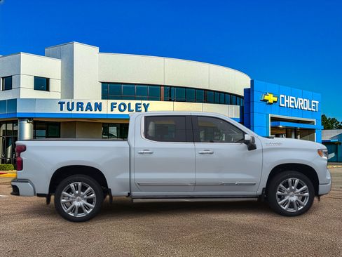 New 2026 Chevrolet Silverado 1500 High Country AWD/4WD image 6