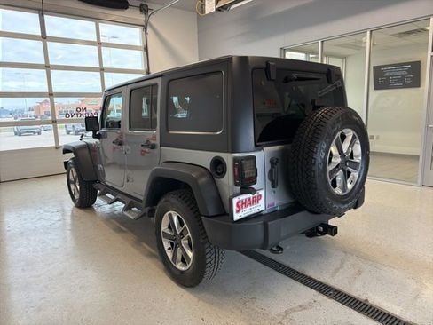 Used 2017 Jeep Wrangler Unlimited Rubicon w/ Connectivity Group AWD/4WD image 4