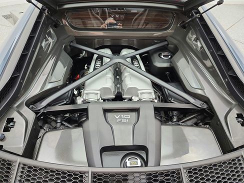 Used 2021 Audi R8 V10 w/ Premium Package RWD image 19