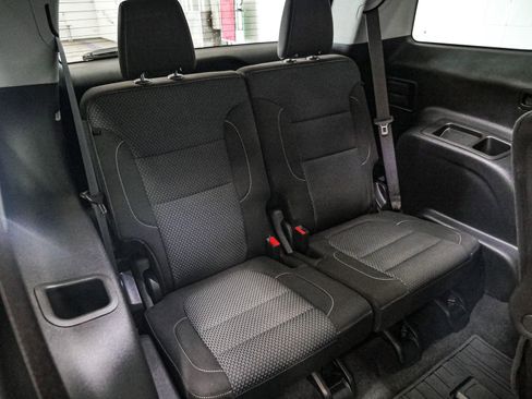 Certified 2023 GMC Acadia SLE w/ Driver Convenience Package image 27