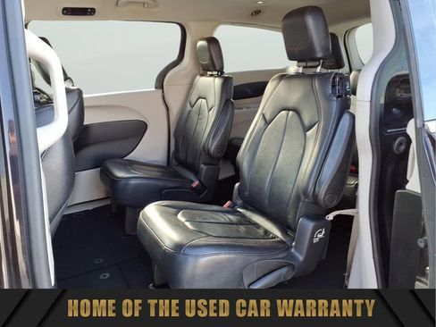 Used 2017 Chrysler Pacifica Touring-L FWD image 29