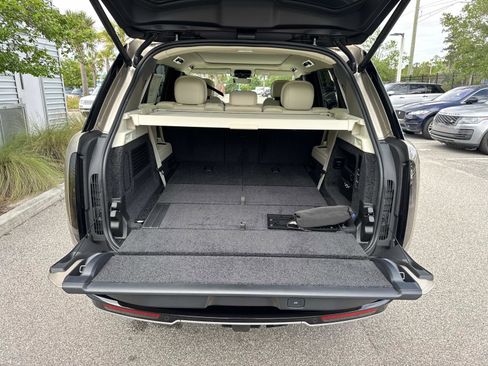 New 2026 Land Rover Range Rover Long Wheelbase SE AWD/4WD image 11