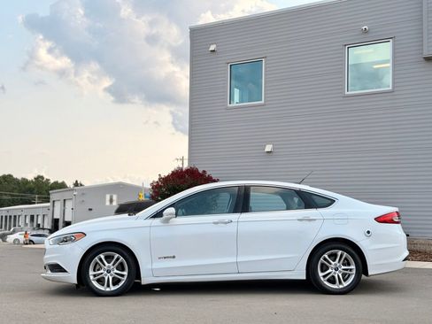 Used 2018 Ford Fusion SE w/ Equipment Group 602A FWD image 10