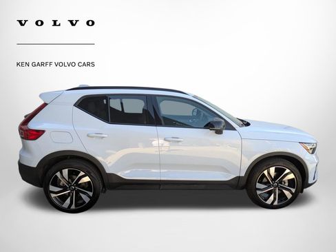 Used 2025 Volvo XC40 B5 Ultra image 2