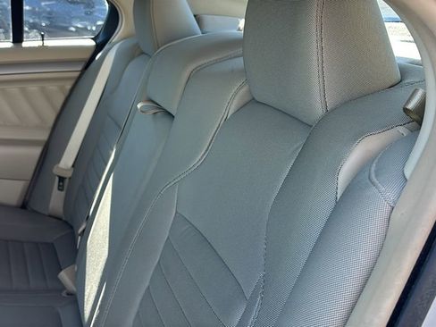 Used 2015 Ford Taurus SE image 30