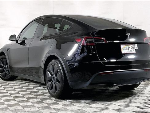 Used 2024 Tesla Model Y 2WD image 12