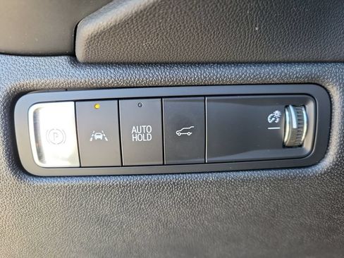 Used 2024 Chevrolet Equinox EV RS FWD image 22