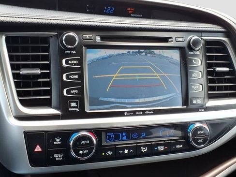 Used 2016 Toyota Highlander Limited w/ Driver Technology Package AWD/4WD image 14