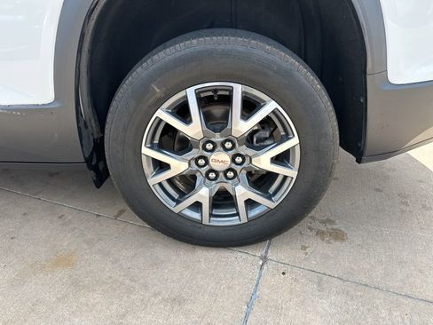 Used 2023 GMC Acadia SLT image 8