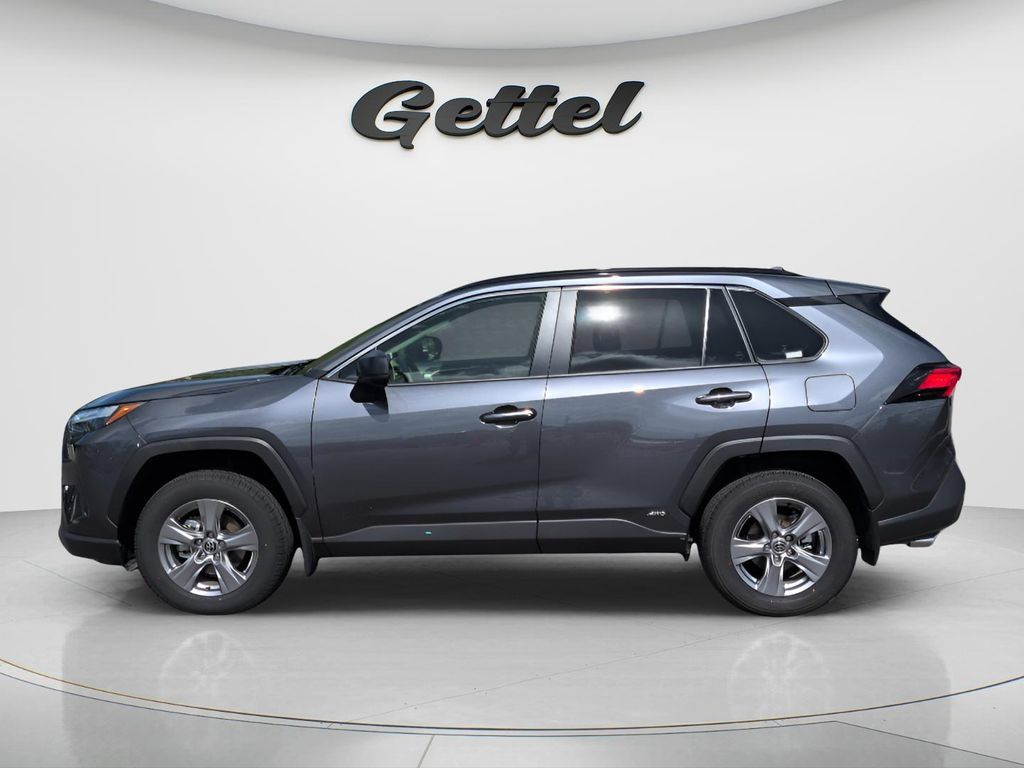 Used 2025 Toyota RAV4 LE AWD/4WD image 8