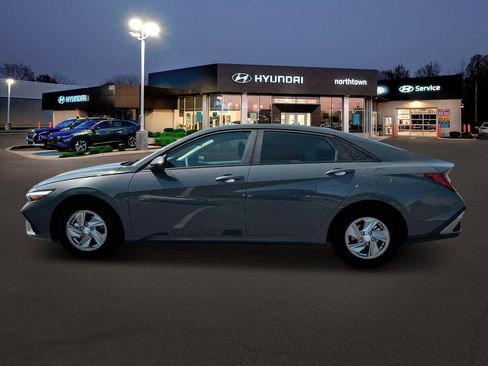 New 2025 Hyundai Elantra SE w/ Cargo Package image 3