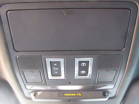 Used 2022 Land Rover Defender 90 X-Dynamic HSE AWD/4WD image 24