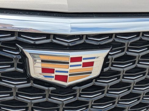 Used 2024 Cadillac XT4 Premium Luxury image 11