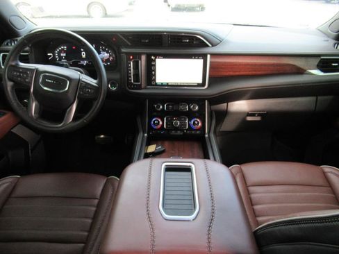Used 2024 GMC Yukon XL Denali Ultimate image 11