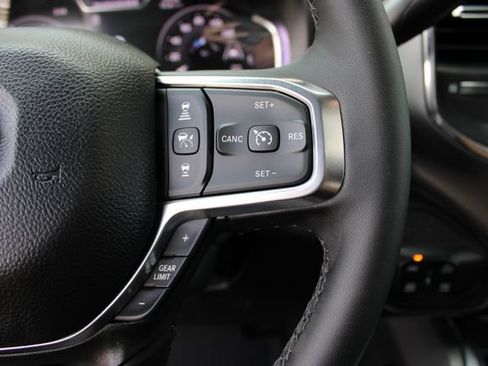 Used 2025 RAM 2500 Laramie AWD/4WD image 20