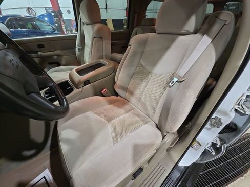 Used 2004 Chevrolet Suburban LS image 11