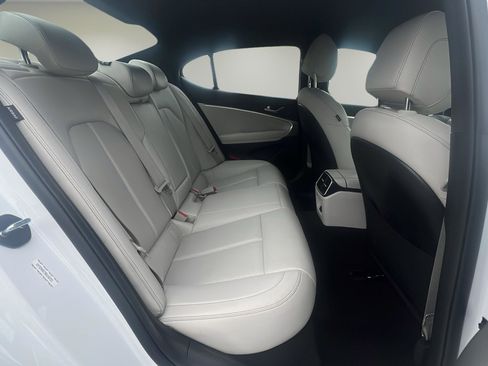 Used 2024 Genesis G70 2.5T image 13