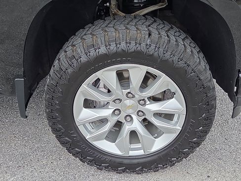 Used 2022 Chevrolet Silverado 1500 Custom w/ Safety Confidence Package AWD/4WD image 7