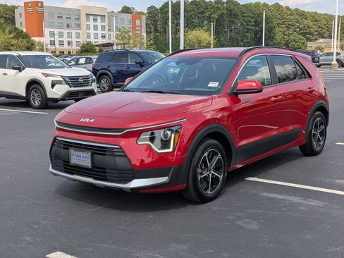 Used 2025 Kia Niro LX FWD image 7