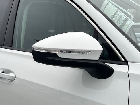 New 2026 Volkswagen Tiguan SE image 7