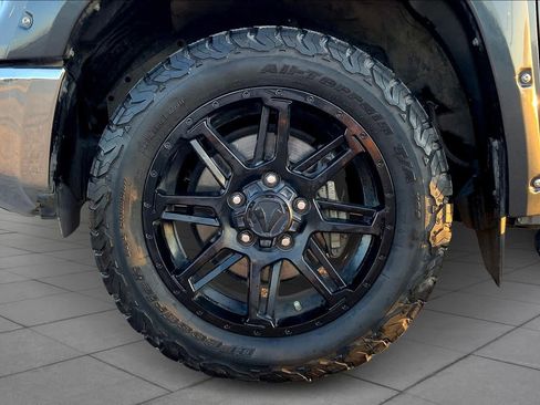 Used 2018 Toyota Tundra SR5 w/ SR5 Upgrade Package RWD image 11