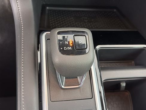 Used 2025 Nissan Pathfinder SL AWD/4WD image 28