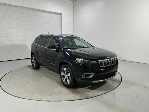 Used 2019 Jeep Cherokee Limited AWD/4WD image 2