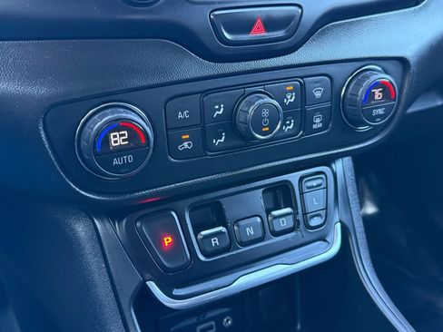 Used 2020 GMC Terrain SLT image 35