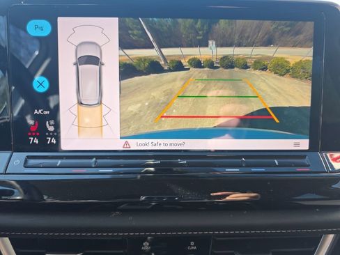 Used 2025 Volkswagen Atlas SE image 31