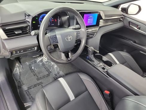 Used 2025 Toyota Camry SE w/ Convenience Package FWD image 18