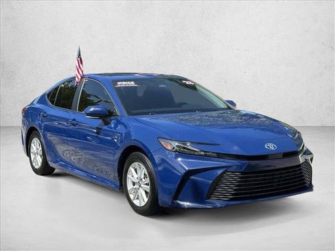 Used 2025 Toyota Camry LE FWD image 3