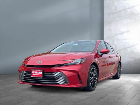 Certified 2025 Toyota Camry XLE FWD image 1