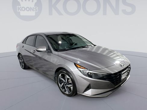 Used 2023 Hyundai Elantra SEL w/ Convenience Package image 10