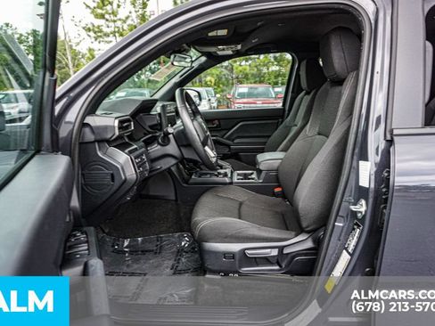 Used 2025 Toyota 4Runner SR5 AWD/4WD image 18