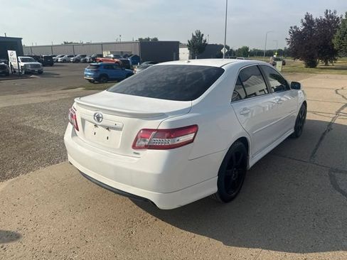 Used 2011 Toyota Camry SE w/ SE Extra-Value Pkg #1 FWD image 11