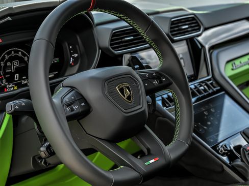 Used 2024 Lamborghini Urus S AWD/4WD image 31