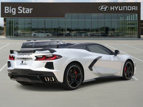 Used 2021 Chevrolet Corvette Stingray Convertible w/ Z51 Performance Package image 4