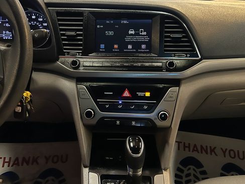 Used 2017 Hyundai Elantra SE image 19